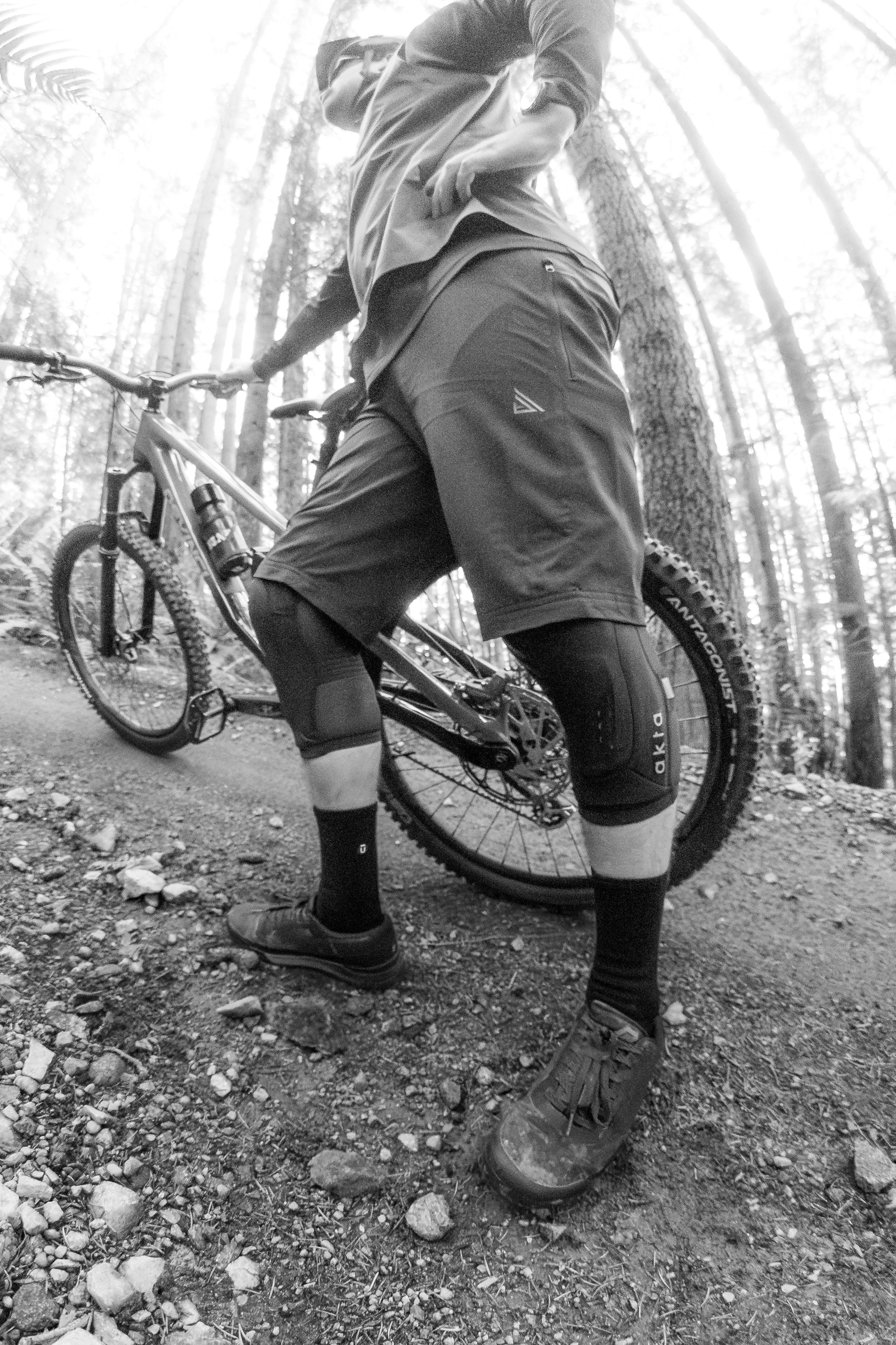 akta mtb, best mtb knee pad, mountain bike knee pad