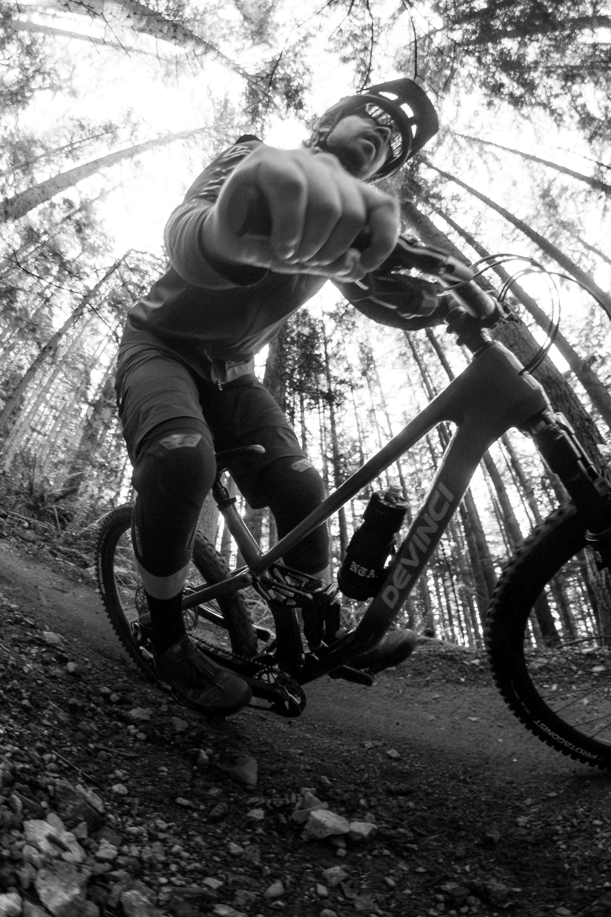 akta mtb, best mtb knee pad, mountain bike knee pad